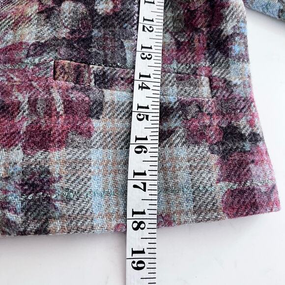 St. John Sport Plaid Wool Blend Floral Embroidered Collared Jacket Size Medium - Picture 14 of 15